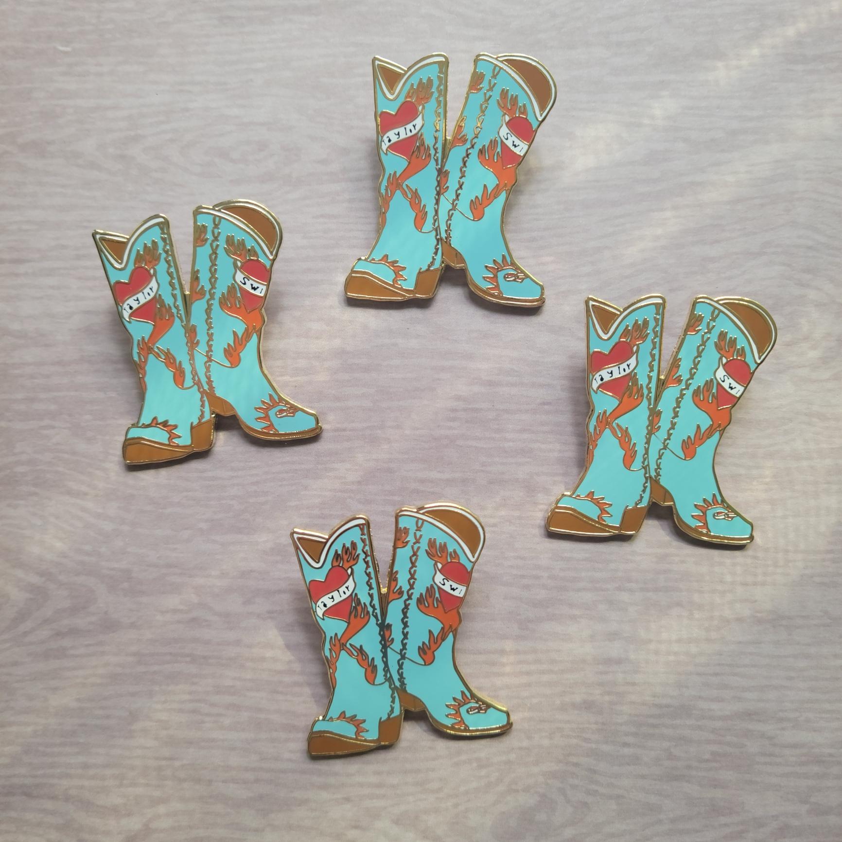 Debut Boots Pin