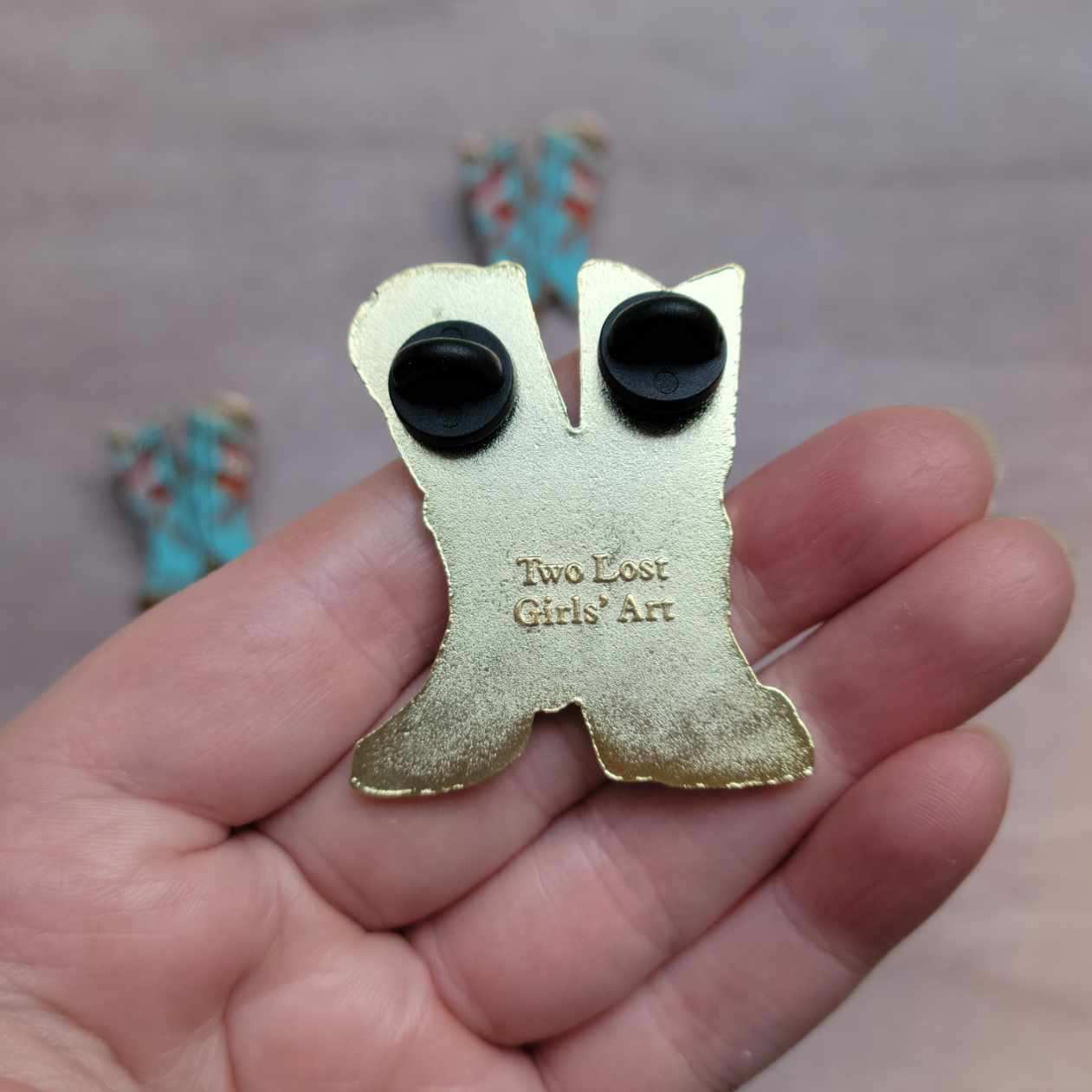 Debut Boots Pin