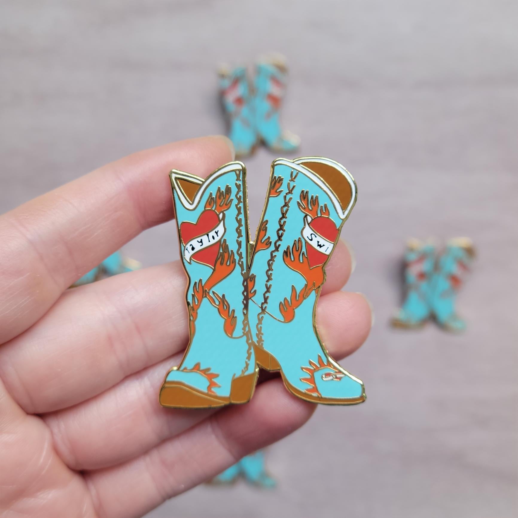Debut Boots Pin