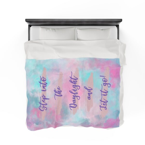 Daylight Velveteen Plush Blanket - Image 8